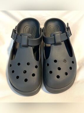 *NWOT* CROCS Classic Mary Jane Clog -Women's 7 Men’s 5- Slip On/Comfort - Black